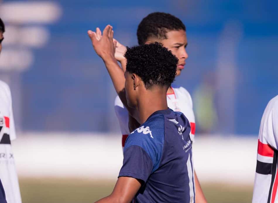 Atacante Beguiton pelo clube