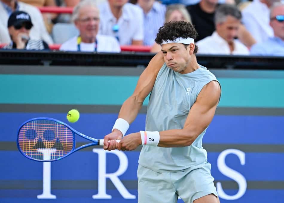 Ben Shelton devolve de backhand na vitória sobre Mensik em Montreal