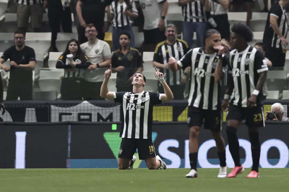 Borbas celebra gol (Foto: Gilson Lobo/AGIF/Folhapres)