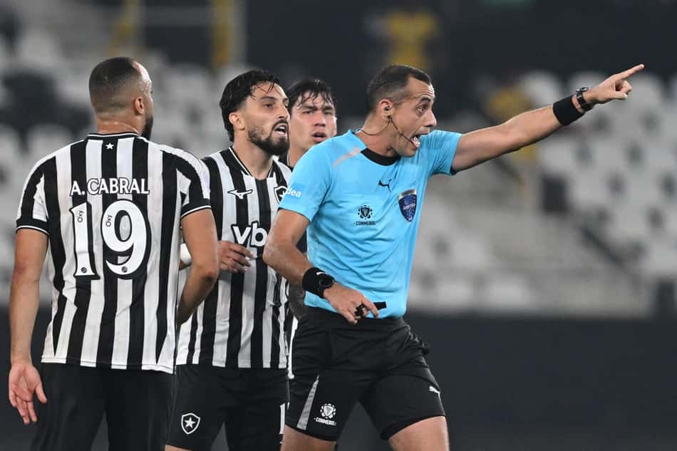 Arbitragem de Botafogo e Cienciano chama artenção dos torcedores