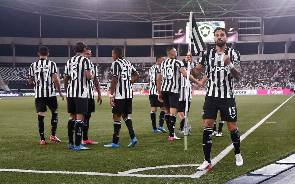 Alex Telles comemorando gol do Botafogo