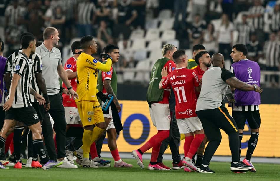 Botafogo x Cienciano pela Sul-Americana acabou em confusão após o apito final