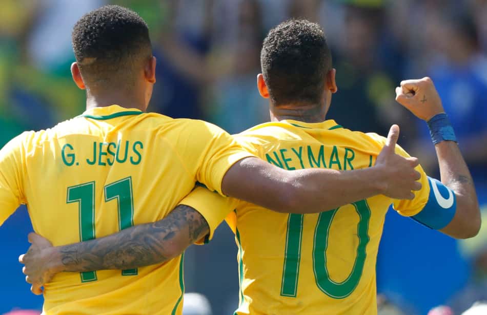 Gabriel Jesus e Neymar comemoram gol do Brasil nas Olimpíadas de 2016