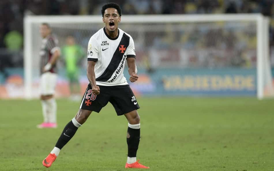 Brenner comemora gol pelo Vasco contra o Fluminense
