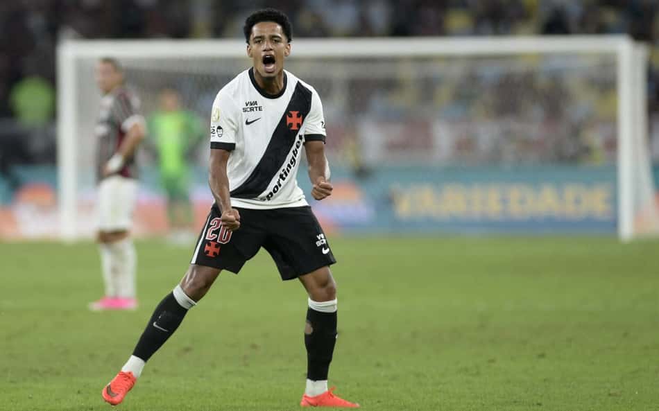 Brenner comemora gol pelo Vasco contra o Fluminense