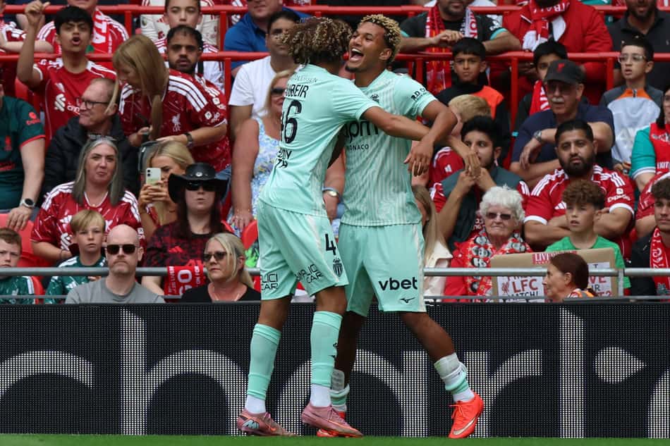 Brunner comemora gol da vitória do Monaco de Filipe Luís sobre o Liverpool