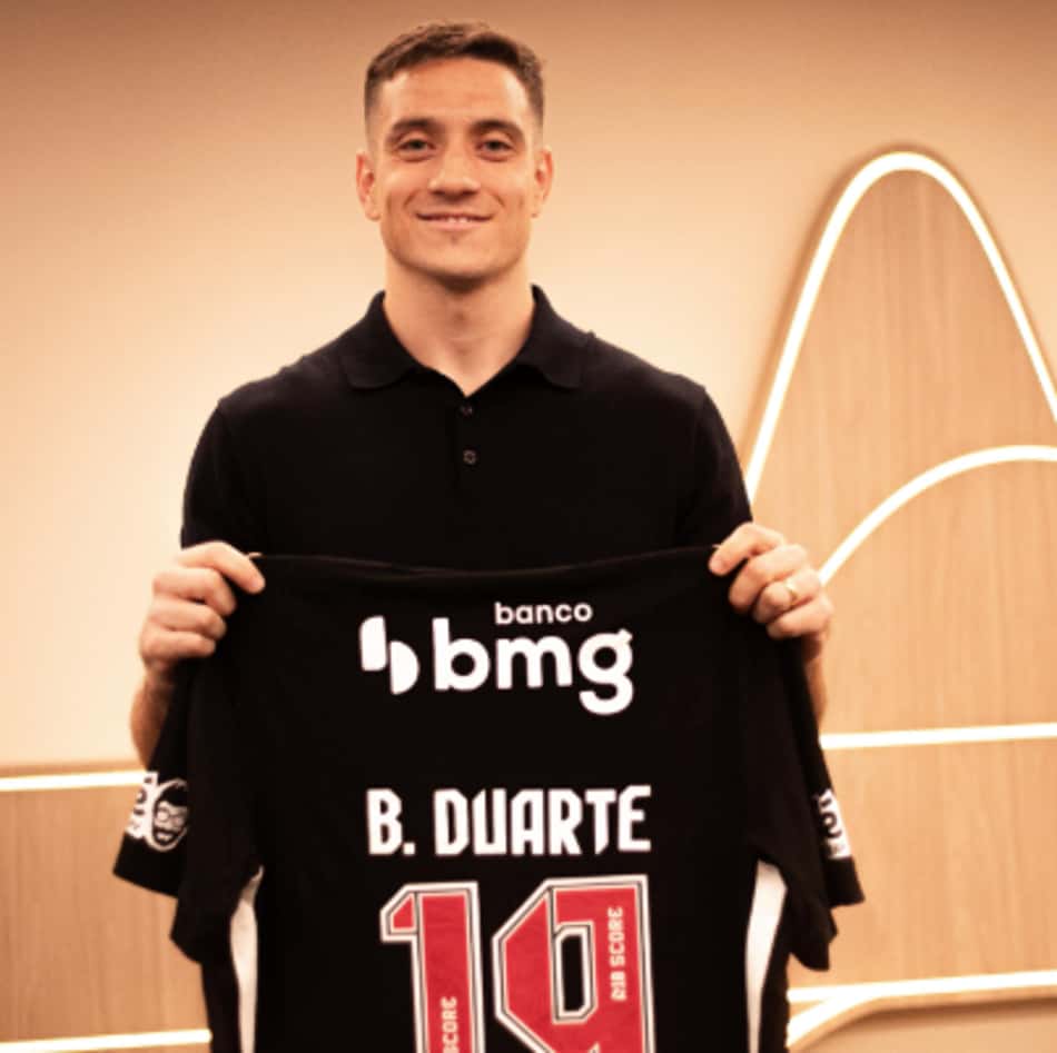 Bruno Duarte em sua chegada ao Rio de Janeiro para assinar com o Vasco