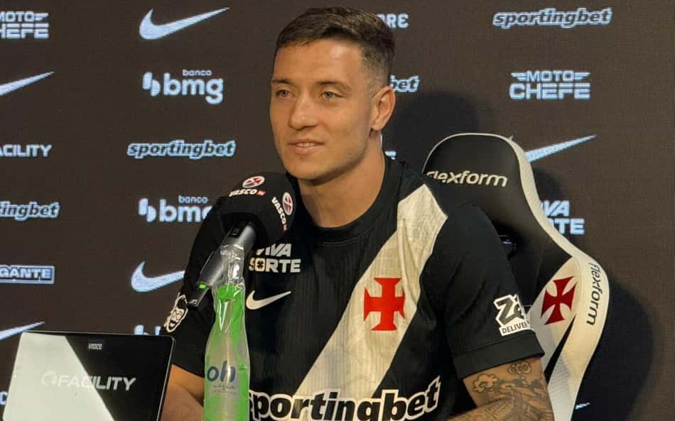 Bruno Duarte em sua apresentação no Vasco