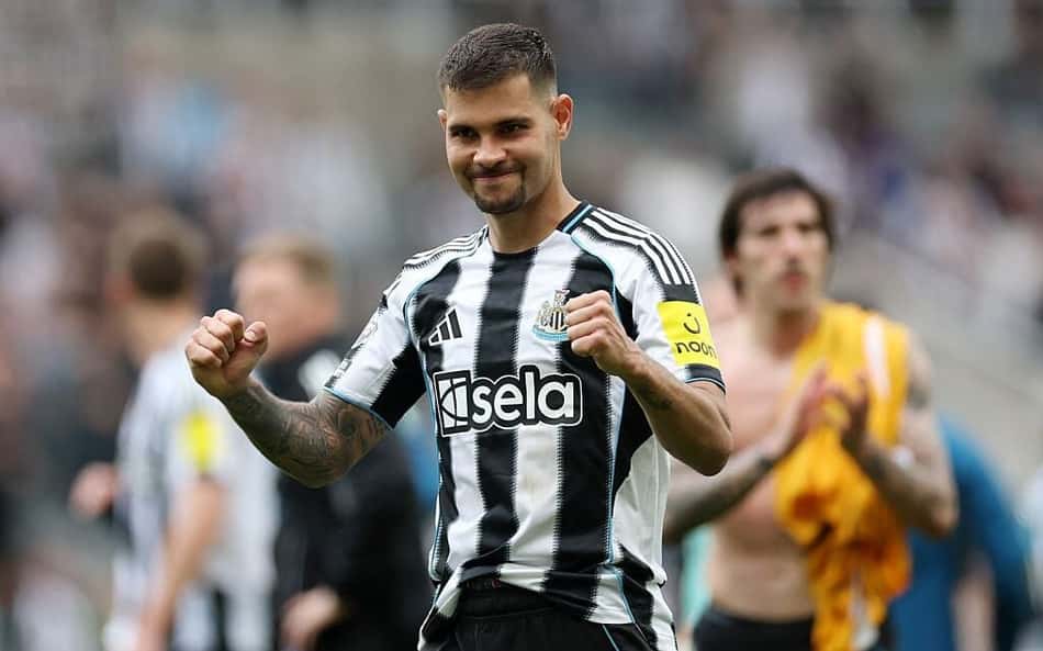 Bruno Guimarães em ação pelo Newcastle (Foto: Reprodução/X)