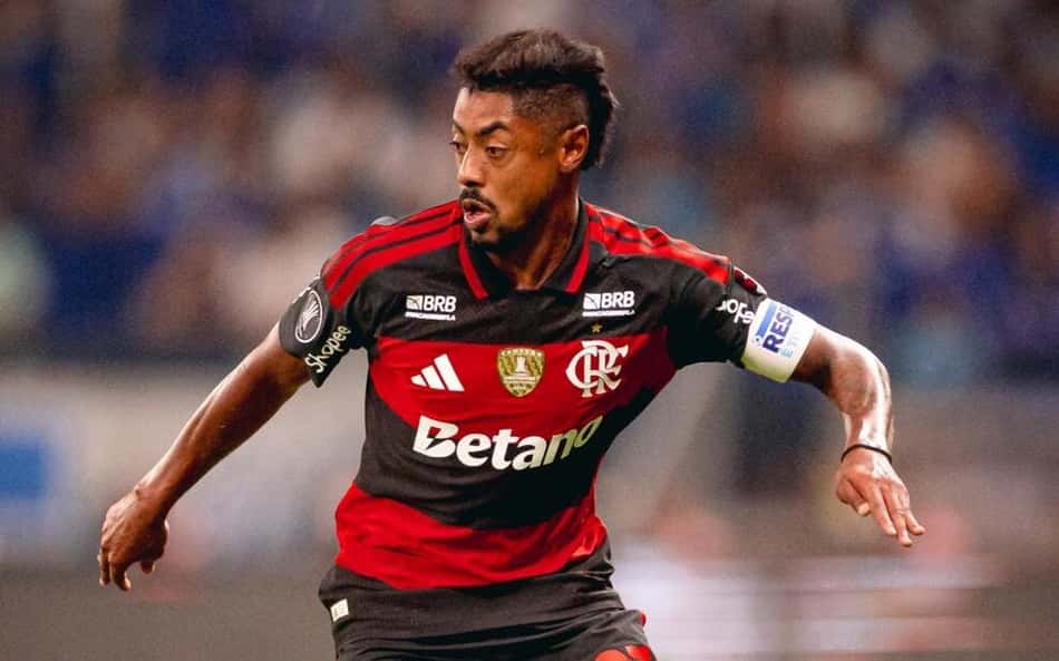 Bruno Henrique em ação pelo Flamengo contra o Cruzeiro