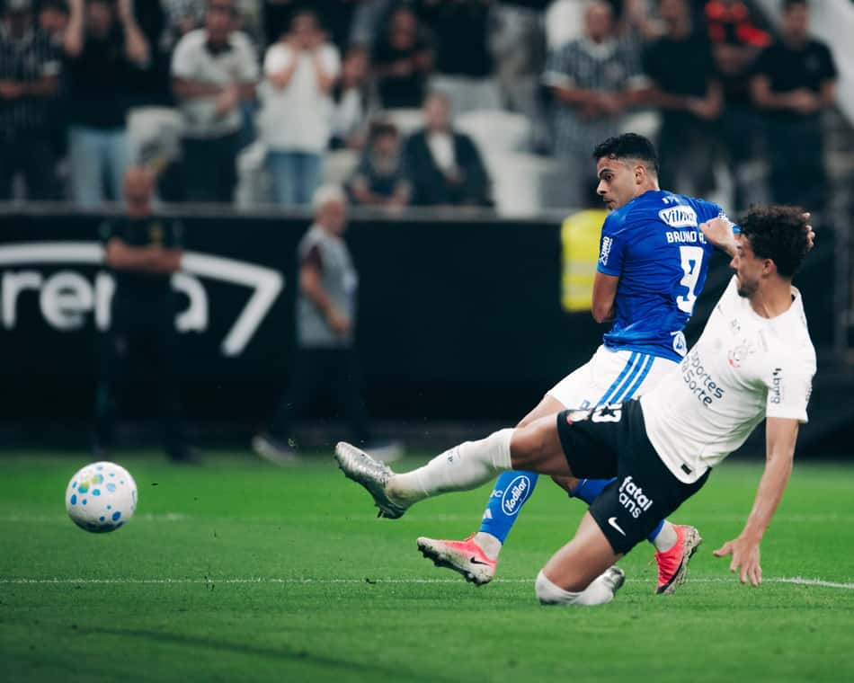 Bruno Rodrigues faz gol contra o Corinthians