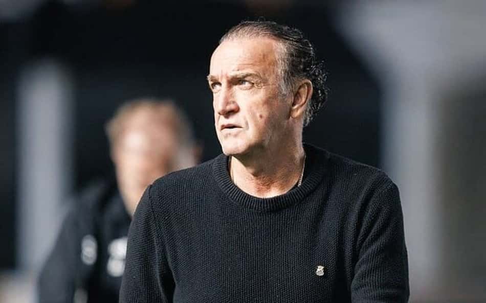 Cuca durante partida do Santos na Vila Belmiro. (Foto: Raul Baretta/ Santos FC)