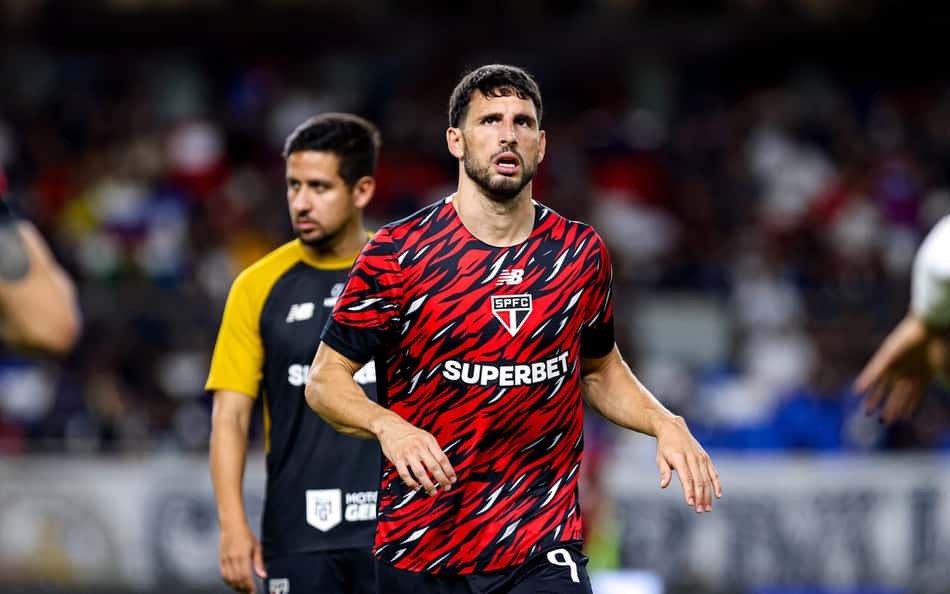 Calleri com a camisa do São Paulo