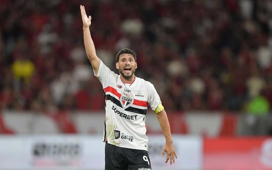 Calleri e Lucas: como andam as renovações no São Paulo