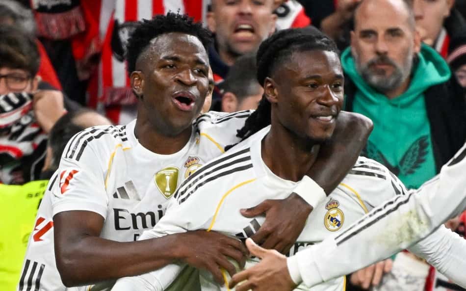 Camavinga e Vini Jr comemorando o gol marcado entre Real Madrid e Athletic Bilbao (Foto: Ander Gillenea/AFP)