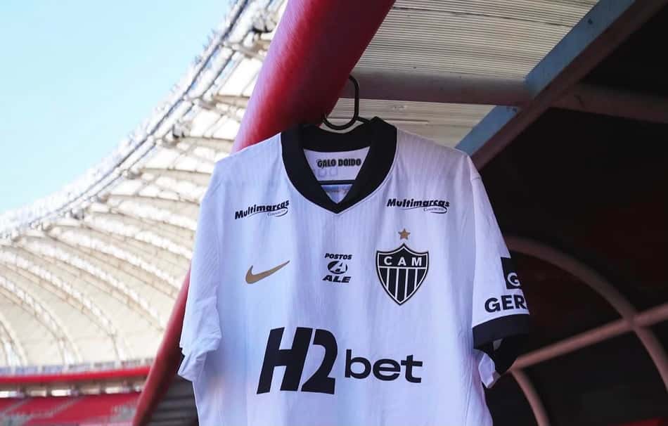 Camisa do Galo no Beira Rio (Foto: Pedro Souza / Atlético)