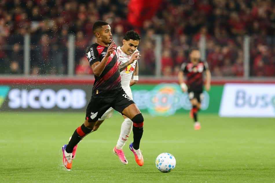 CURITIBA, PR, 15/08/26 - CAMPEONATO BRASILEIRO / ATHLETICO X BRAGANTINO  - ESPORTES - Leozinho jogador do Athletico Paranaense em lance  durante  partida  do Campeonato Brasileiro  na Arena da Baixada, em Curitiba, neste sabado (15)