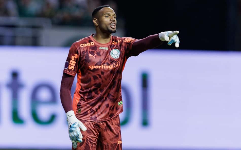 Carlos Miguel completa 50 jogos pelo Palmeiras e busca Weverton