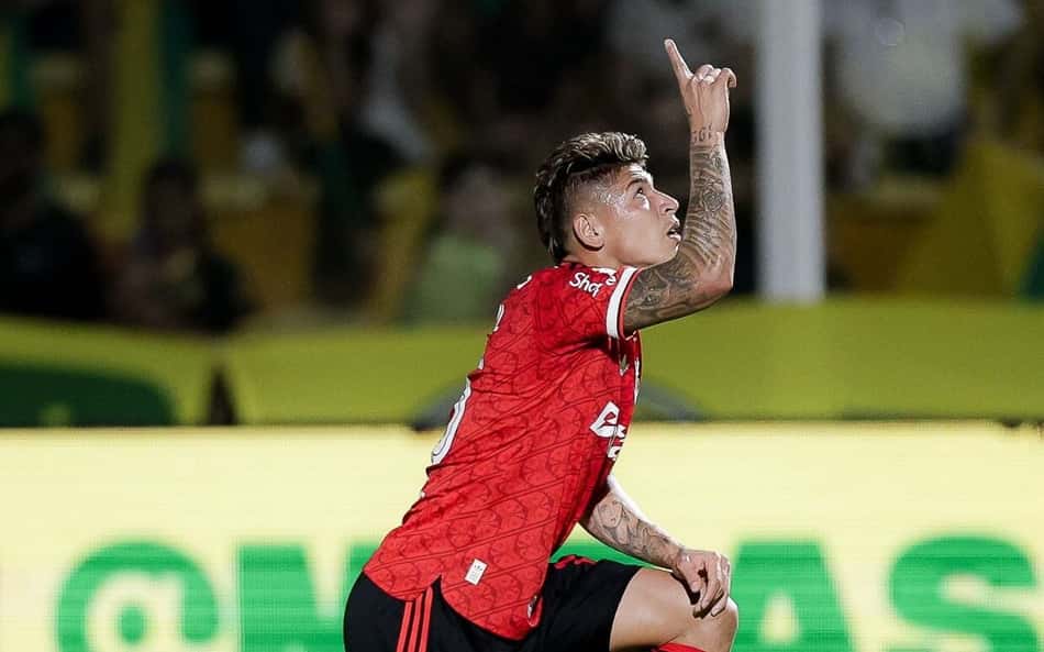 Carrascal abre o placar para o Flamengo diante do Mirassol