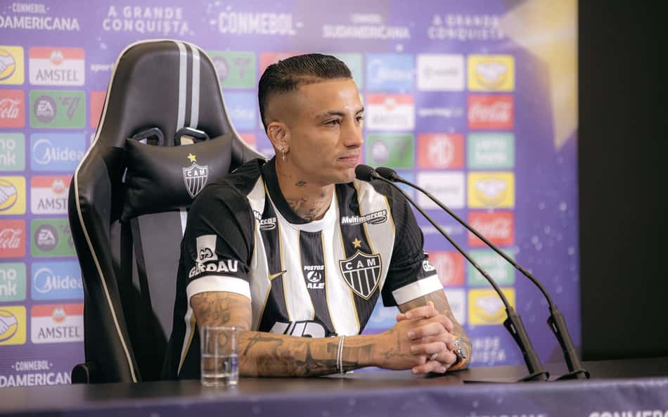 Castaño apresentação (Foto: Pedro Souza / Atlético)