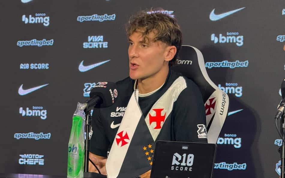 Colidio em coletiva de apresentação no Vasco