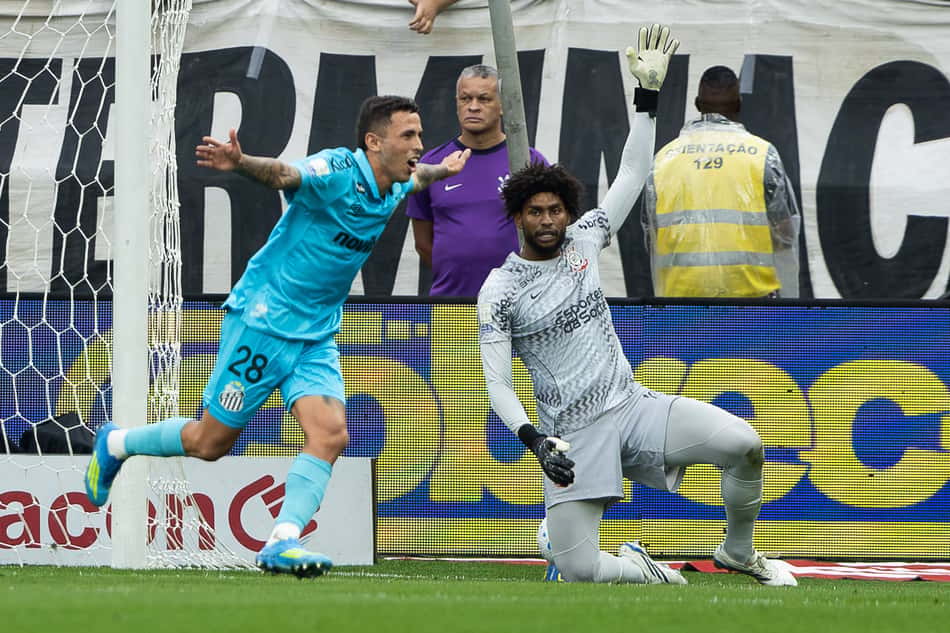 Com gol de falta, Santos bate o Corinthians na Neo Quimica pela primeira vez no Brasileirão (Foto: Joisel Amaral/AGIF/Folhapress)