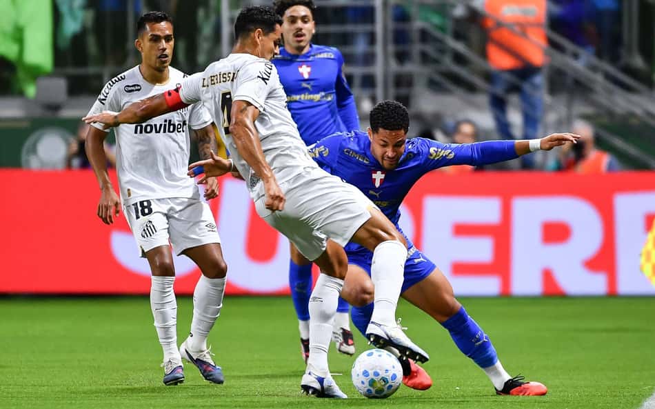 Com vantagem por 3 a 0, Palmeiras pode tomar até dois gols na Vila Belmiro (Foto: Roberto Casimiro /Fotoarena/Folhapress)