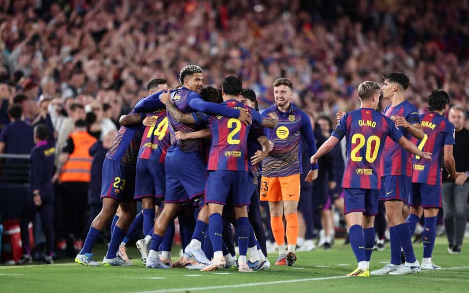 Jogadores do Barcelona comemoram gol contra o Real Madrid. (Foto: Josep Lago/AFP)