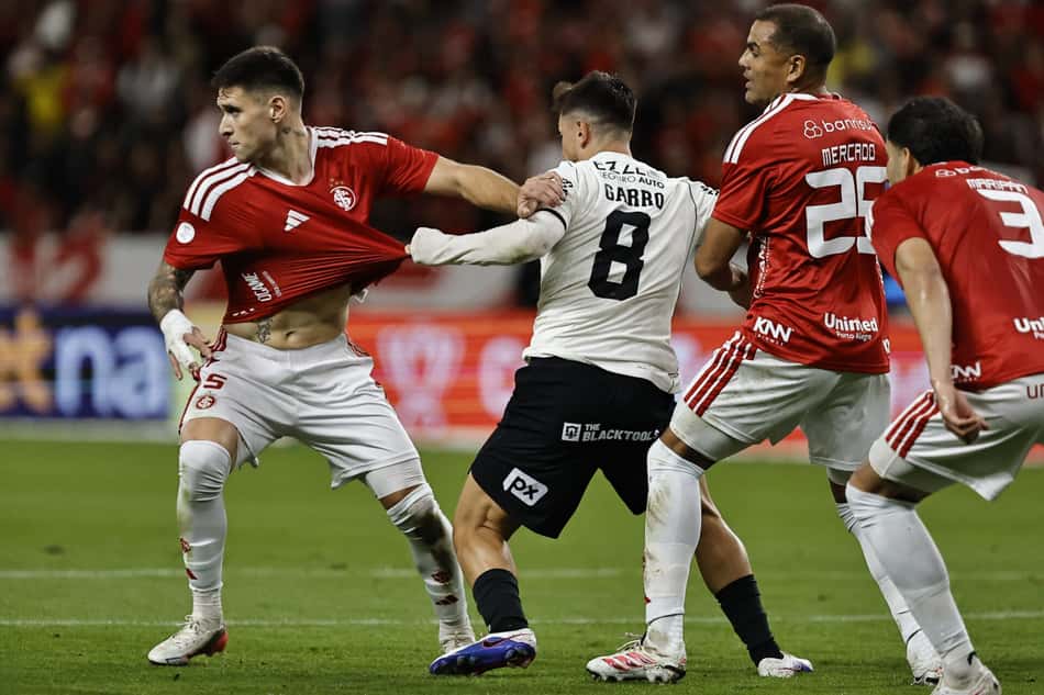 Rodrigo Garro jogador do Corinthians durante partida contra o Internacional no estadio Beira-Rio pelo campeonato Copa Do Brasil 2026.