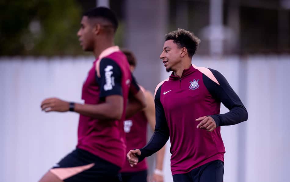 Elenco do Corinthians durante treino