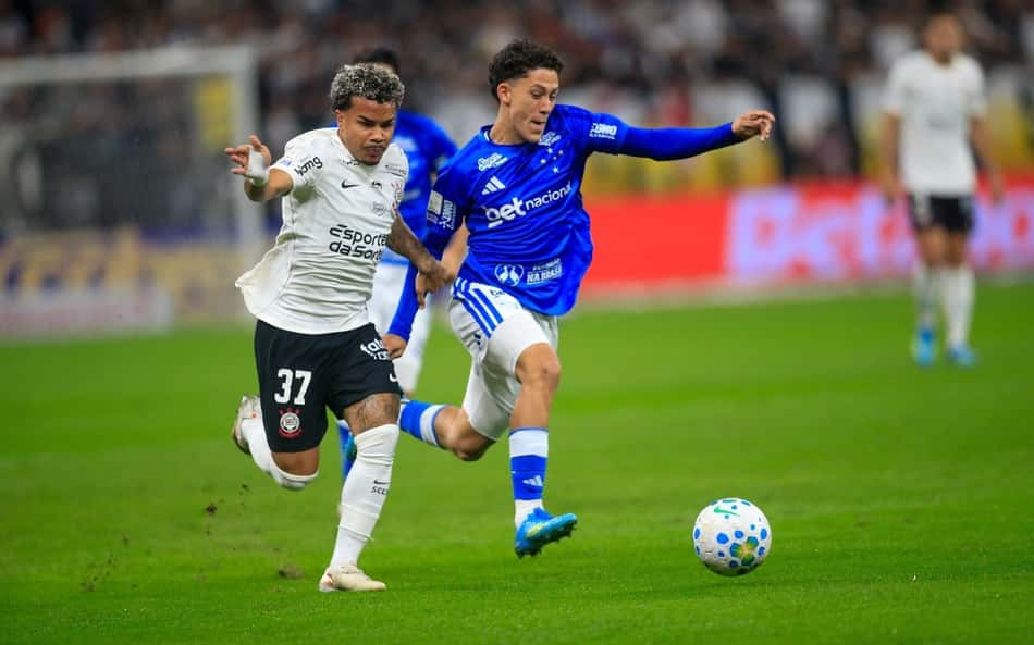 Corinthians e Cruzeiro estão se enfrentando pelo Campeonato Brasileiro