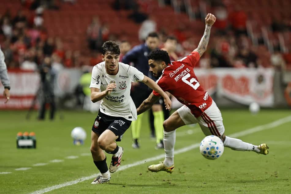 Corinthians perdeu para o Inter na partidas de ida das oitavas de final da Copa do Brasil