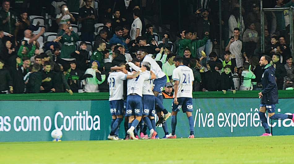 Coritiba comemora gol marcado