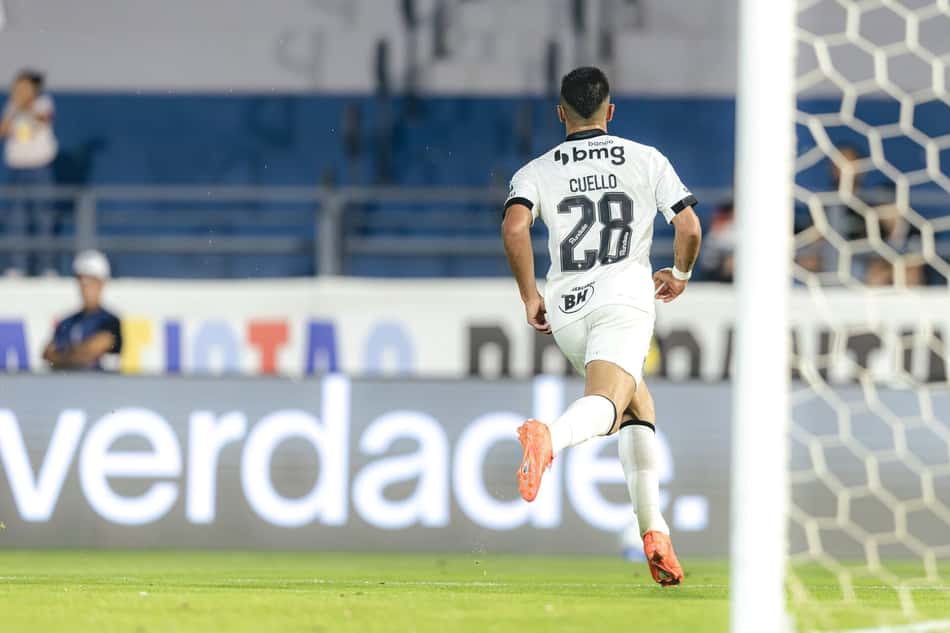 Cuello em Atlético x Bragantino (Foto: Pedro Souza / Atlético)
