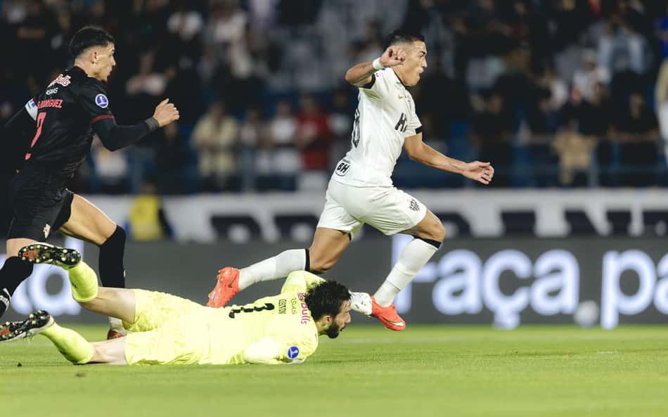 Cuello em Atlético x Bragantino (Foto: Pedro Souza / Atlético)