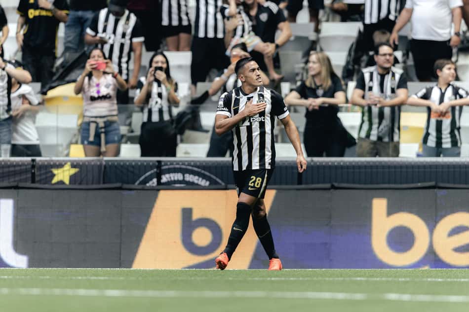 Cuello em Galo x Grêmio (Foto: Pedro Souza / Atlético)
