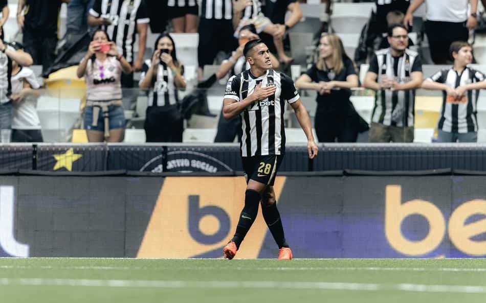 Cuello em Galo x Grêmio (Foto: Pedro Souza / Atlético)