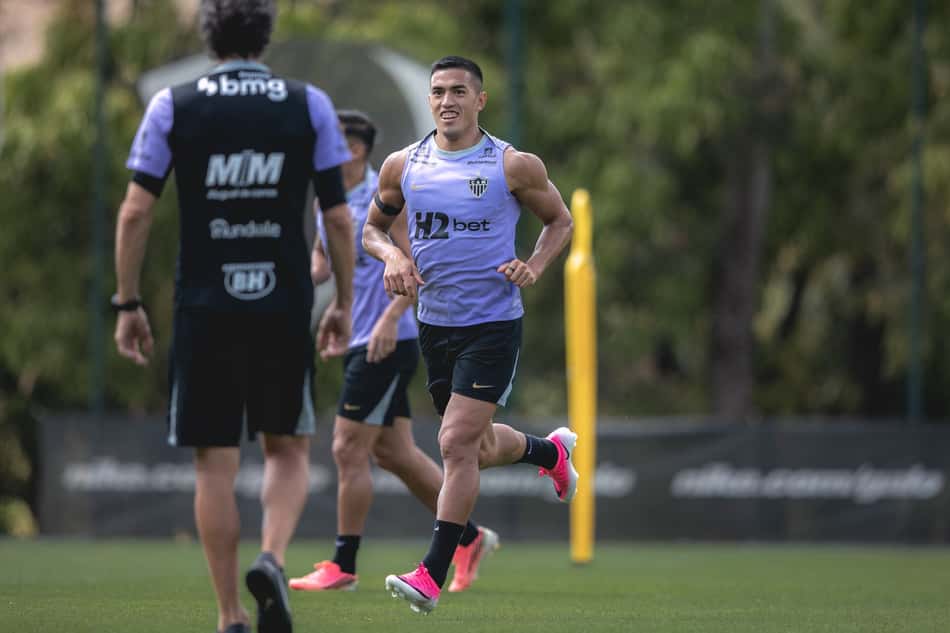 Cuello treinamento Atlético  (Foto: Pedro Souza / Atlético)