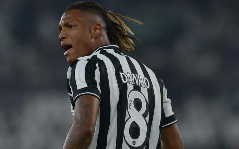 Danilo Santos em ação pelo Botafogo