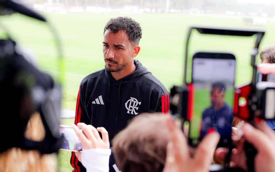 Danilo, do Flamengo, durante entrevista no Ninho do Urubu
