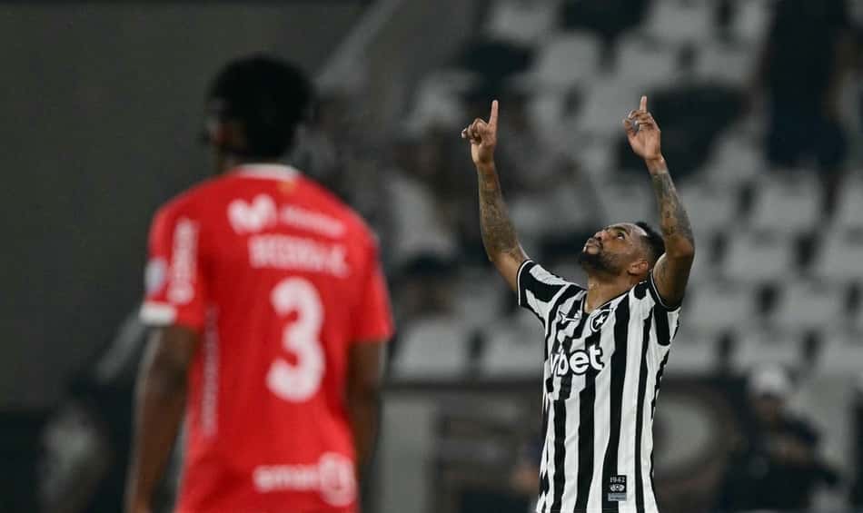 Danilo Pereira marca o primeiro gol do Botafogo contra o Cienciano