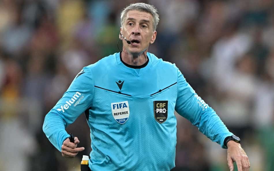 Anderson Daronco apita Coritiba x Corinthians