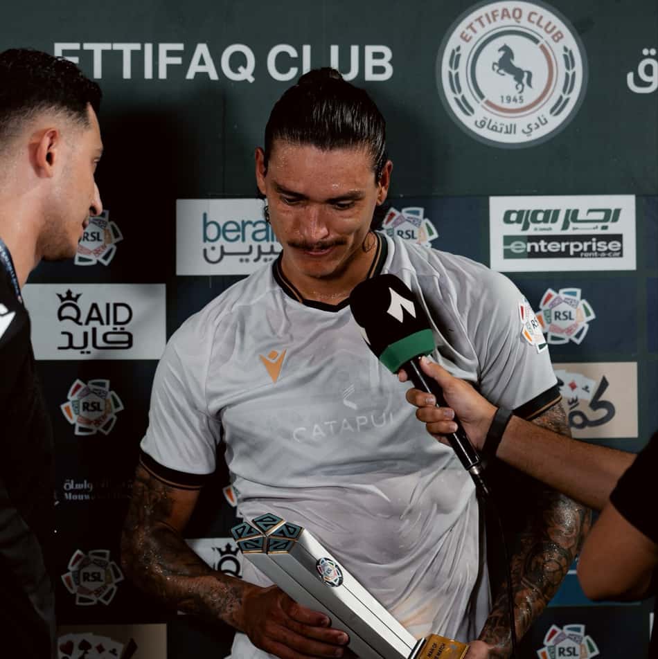Darwin Núñez dando entrevista