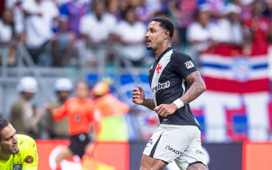David marcando gol impedido em Bahia e Vasco pelo Campeonato Brasileiro