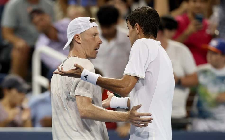 Denis Shapovalov reclama com Rafael Jodar após a partida