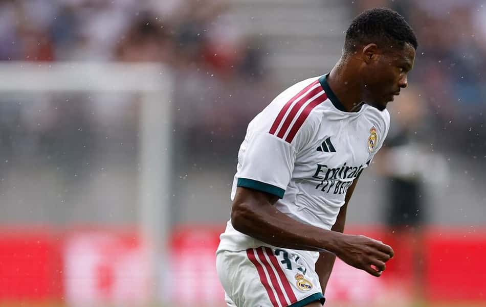 Denzel Dumfries em ação pelo Real Madrid