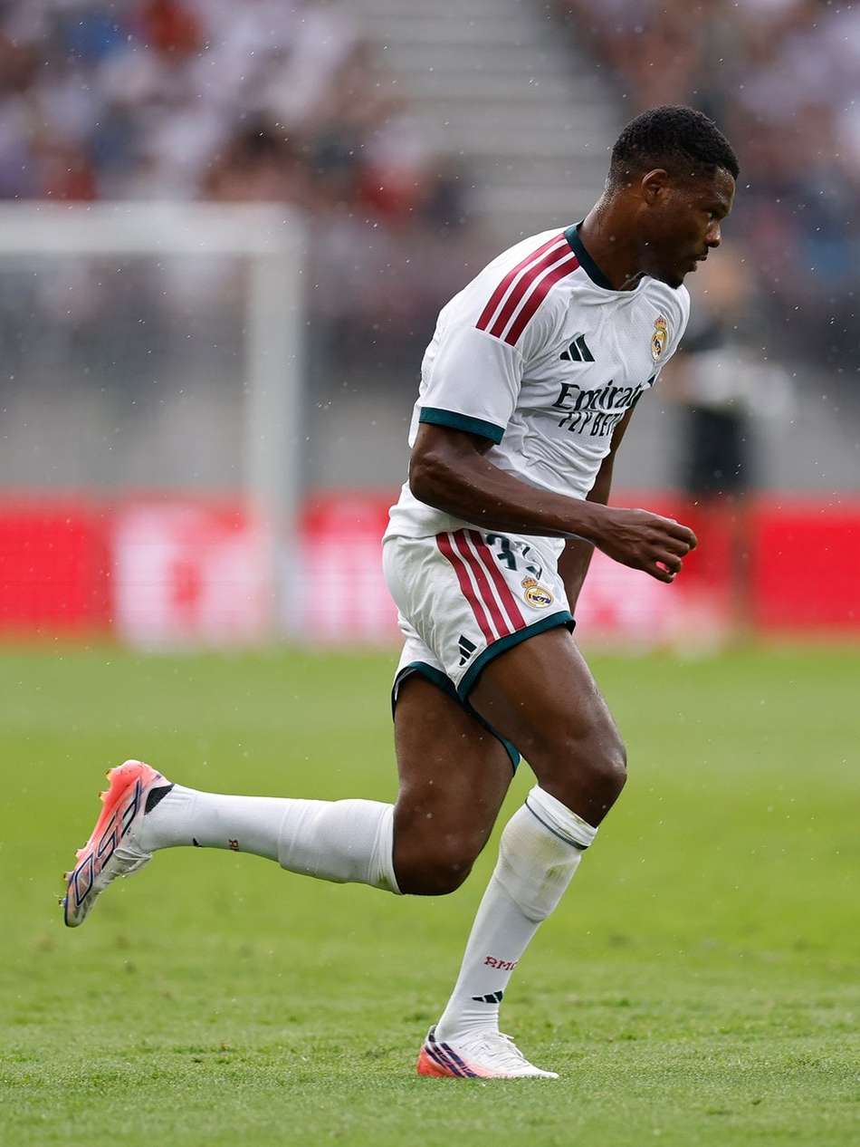 Denzel Dumfries em ação pelo Real Madrid