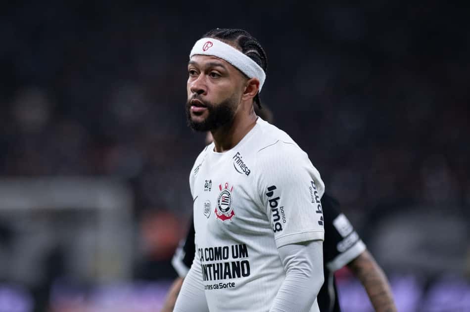 Memphis Depay em ação pelo Corinthians