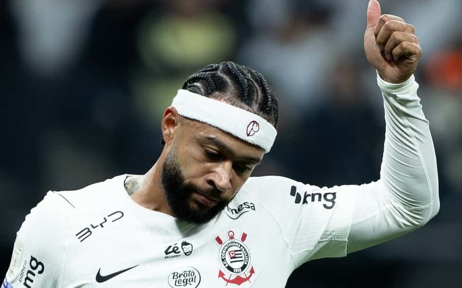 Memphis acena no Corinthians