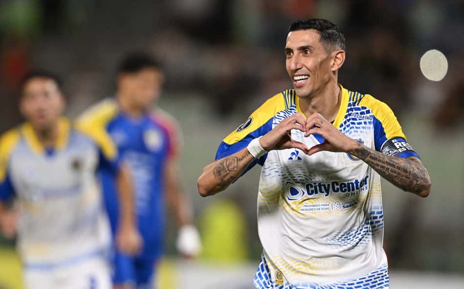 Di María com a camisa do Rosario Central
